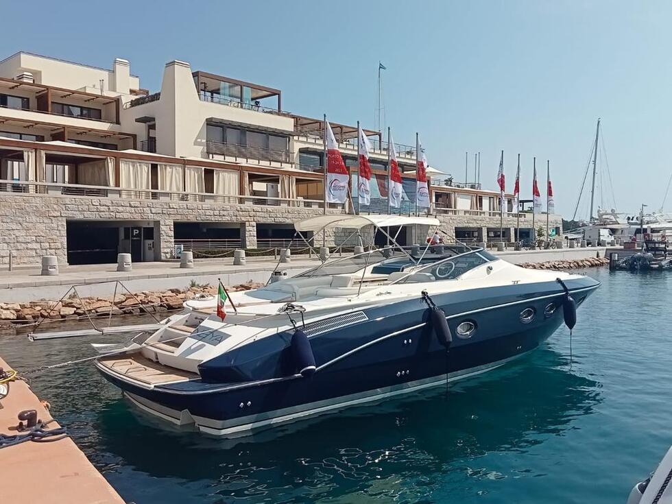 mega yacht in porto